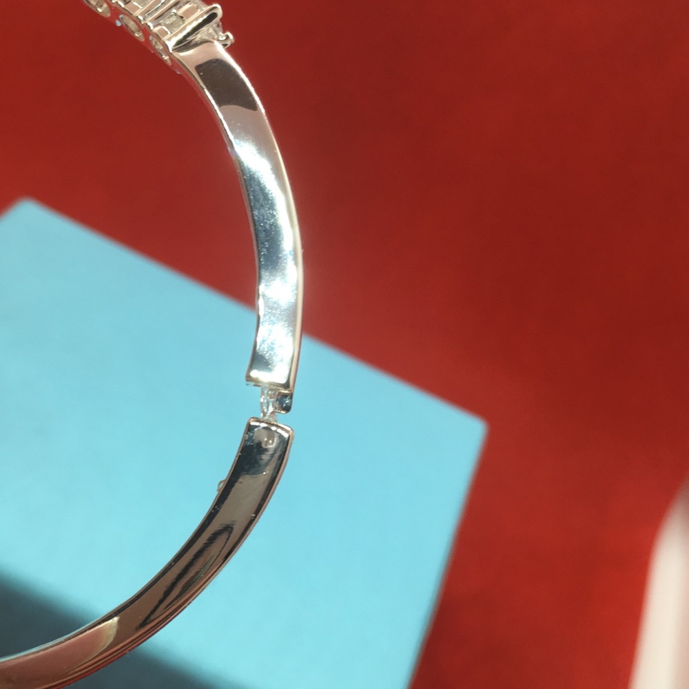 Avon DreamCZ stretch bangle - Picture 5 of 7